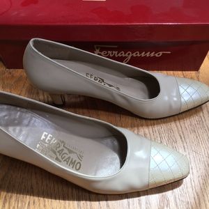 Vintage Ferragamo Cream Patent Leather Pumps 7.5